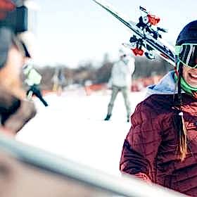 Erciyes’te Başlangıç: Kayak mı Snowboard mu Daha Kolay? Hangisini Seçmelisiniz?